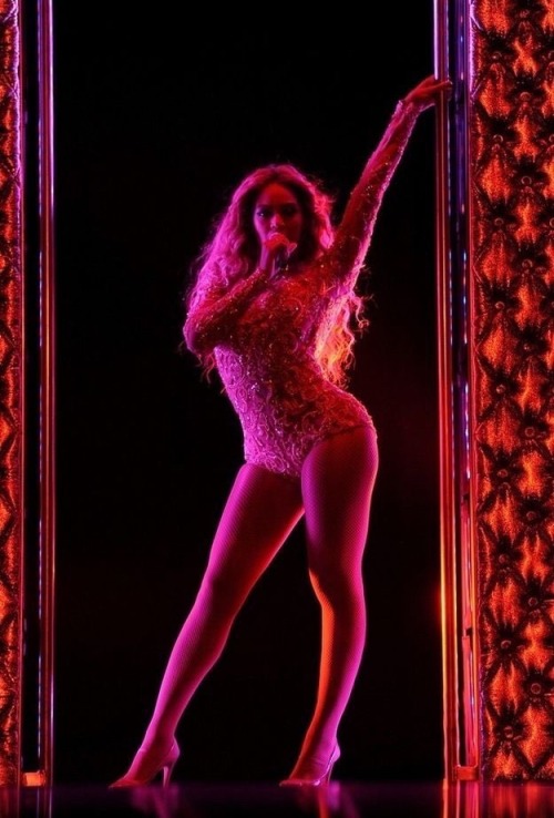 shejustwantssomuch: westafricanbaby: queenbeyduh: I’m telling you, Beyoncé has that mag