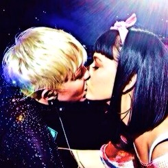 meatball-problemz:  mileycryrus:  Miley and Katy Perry kissing during Adore You  what a time to be alive
