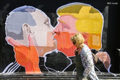 thepagejakeenglish: laffles: Someone did this graffiti of Trump and Putin making out in my hometown 