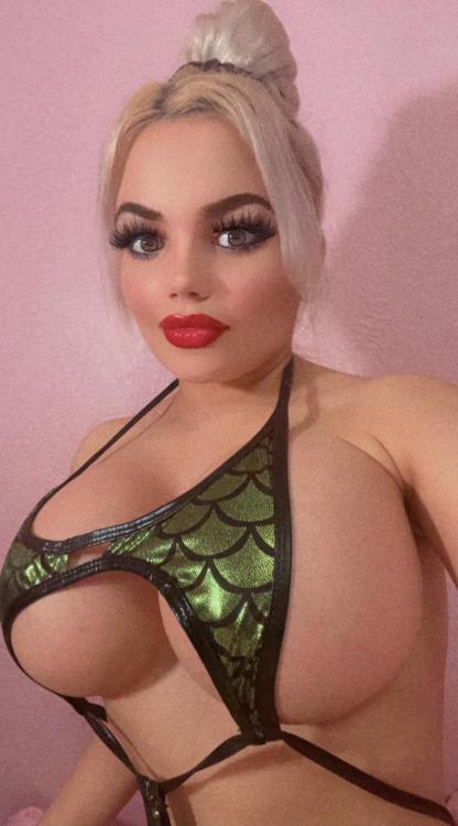 Maxed-Bimbo:  Twitter Mistressmarina_ With Expanders