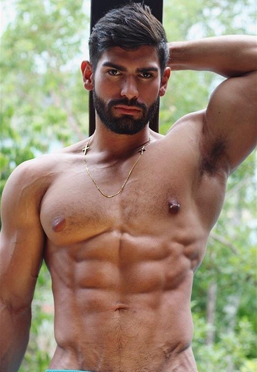 men-with-black-hair:The bearded wonder 