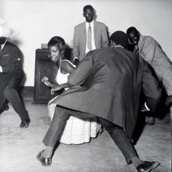 historicaltimes:  Dancing the twist in Bamako,