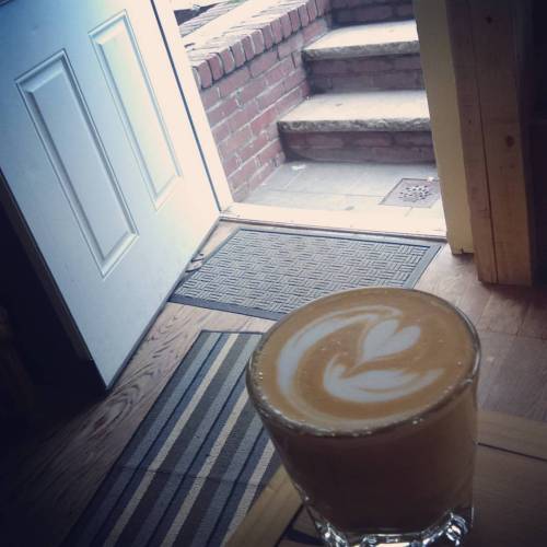 Come in out of the wet. #cortado #chartercoffee #williamsburg #nyccoffee #counterculturecoffee #holo