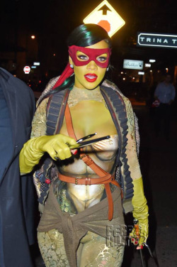 bodypainting20:  body paint  Rihanna as Raphael