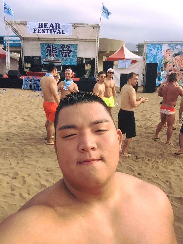 noodlesandbeef:  gaymanga:  Bear Festival (熊祭) is a huge bear beach party in