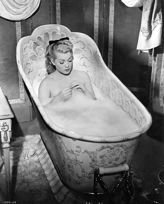 pinupandpophearts:  Because bathtubs are a girl’s best friend.