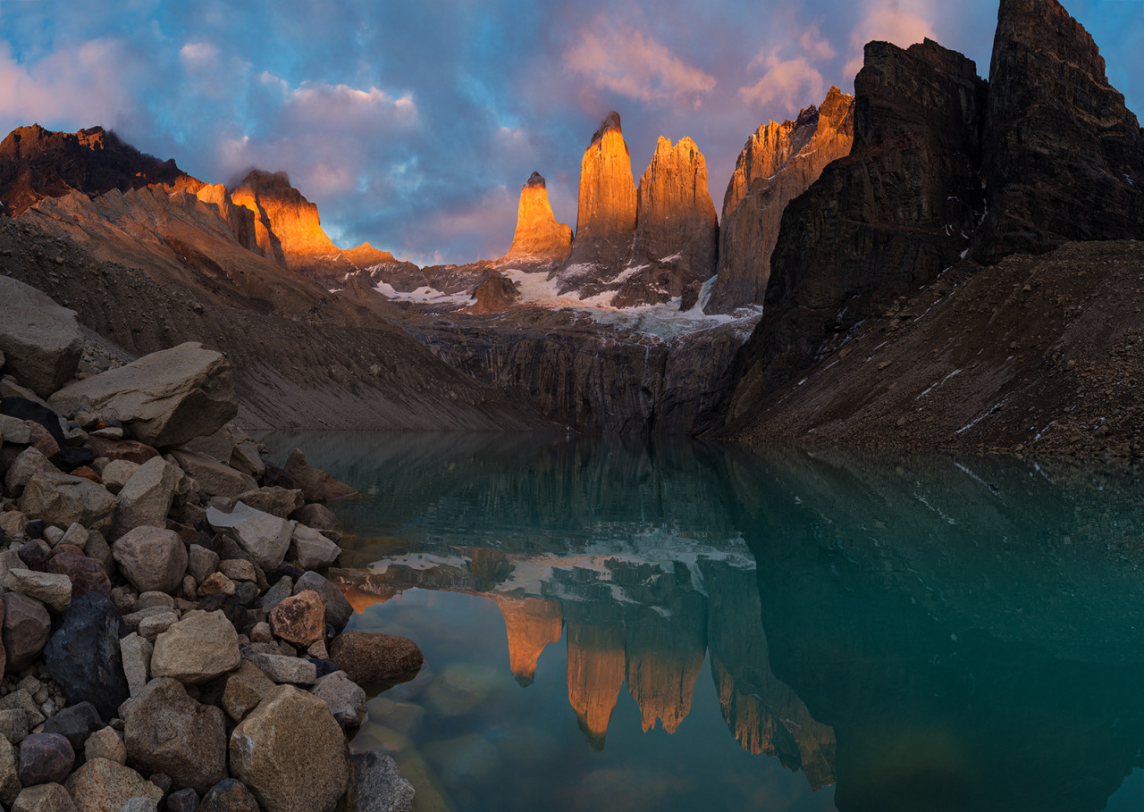 theencompassingworld:   Mirador Las Torres, Patagonia | by Vicki Mar More incredible