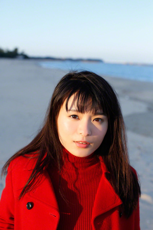 Beach In Winter - Mizuki Hoshina (星名美津紀)