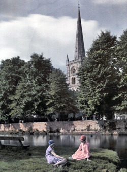 fawnvelveteen:  Women at River Avon, Stratford (1920s) by Clifton Royal Adams 