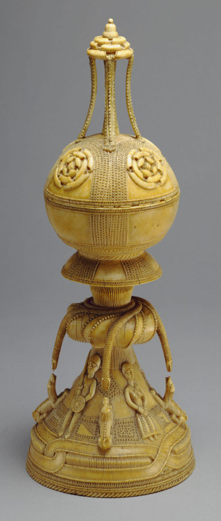 historyarchaeologyartefacts:Ivory Salt Cellar - c. 15th-16th Century CE, Sierra Leone [638x1500]Source: https://reddit.c