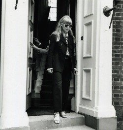 isabelcostasixties:  Marianne Faithfull wears an oversize pair of sunglasses as she steps out of a doorway, June 30, 1967.