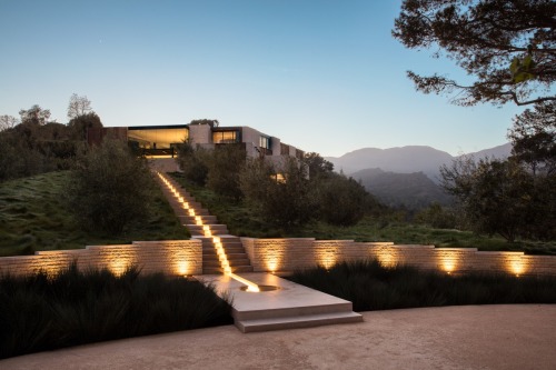 Luxurious Los Angeles Hillside Home With Beautiful Views