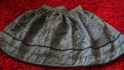 lolitacupcakexd:  vysanthe:  andariel-sirene:  fraise-du-mal:  Middle Earth skirt. Made by me &lt;3 Took me three months and how you see is hand embroidery, no printed :3 I hope take pictures with a full coordinate soon!  WOW  What I’d give for this