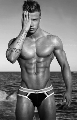 nickk1712:  Follow: http://nickk1712.tumblr.com.   Attila Toth