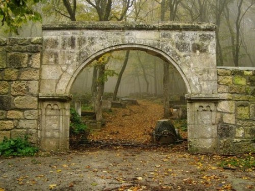 madmothmiko:Karaite Cemetery (Crimea)Hidden in wooded Iosofatova Valley near the old Tartar capital 