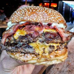 yummyfoooooood:  Bacon Double Cheeseburger