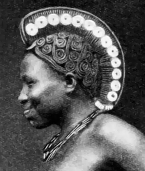 ukpuru:Igbo women and girls and their hairstyles, 1900-1930.The crested hairstyle ojongo was popular