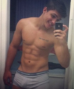 waistbandboy:  Gotta love selfies! 