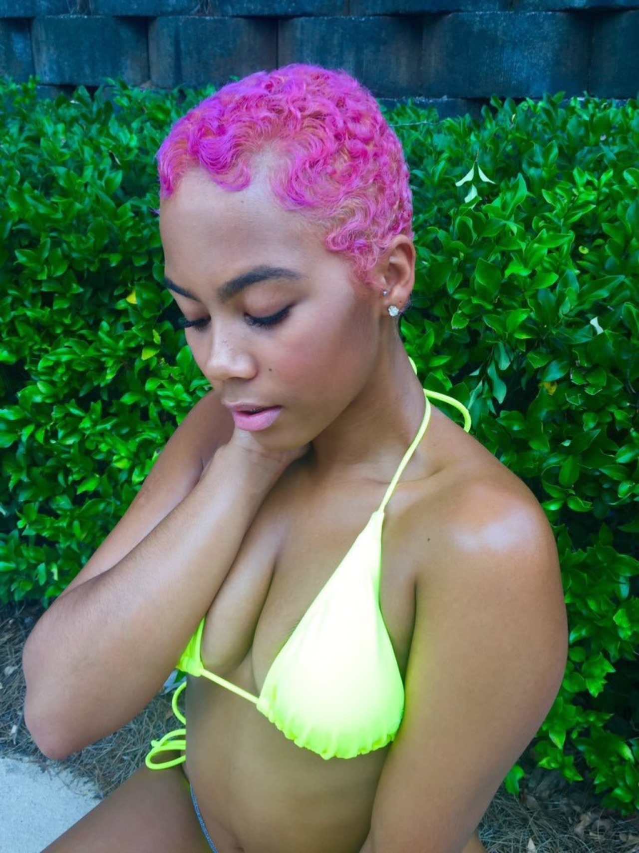 blackhipstergirly:  melaninist:  Pink and red hair on black women ❤️💗  😍😍