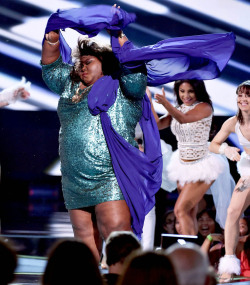 soph-okonedo:  Gabourey Sidibe performs onstage