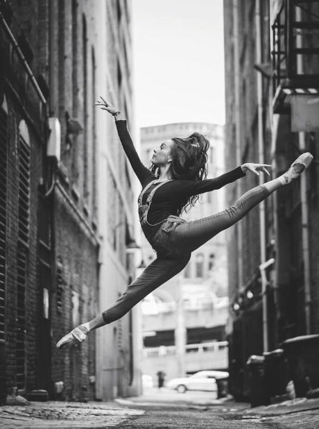 ballet-birdy:  Dancers on the streets of New York, photographed by Omar Z. Robles.