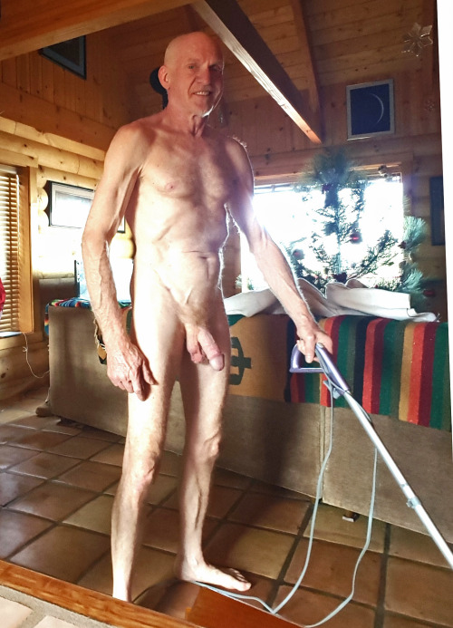 jaybee1959:  #jaybee1959 Cleaning up after holidays now…