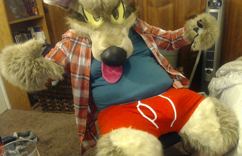Those boxers look so cute on him. ;P