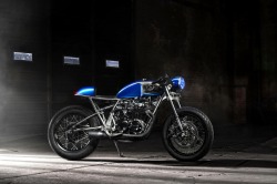 combustible-contraptions:  Honda CB 550 | Blue Cafe Racer