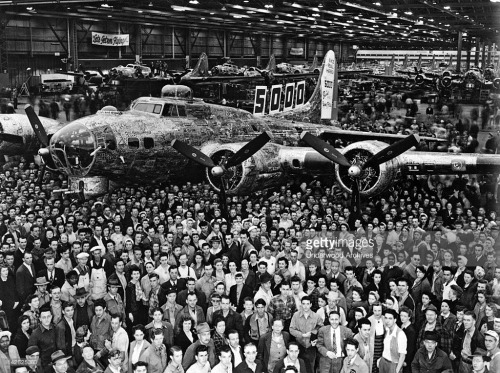 Bmachine:  Solemn Farewell “To Life” 5000-Th Heavy Bomber Boeing B-17 Flying