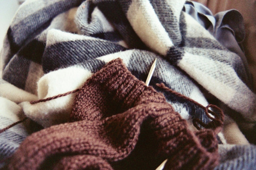 kknotted:Holiday knitting (by idathue)