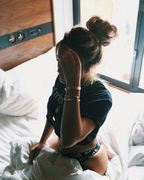 flyestfemales:  Need new SEXY yet AFFORDABLE clothing? CLICK HERE