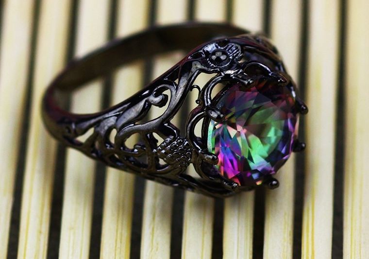 winterxphoenix:  flower-whisper:  A unique and beautiful crafted ring that you would