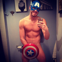gaycomicgeek:  http://gaycomicgeek.com/happy-independence-day-if-youre-from-the-u-s-heres-some-hot-sexy-male-captain-america-pics-nsfw/