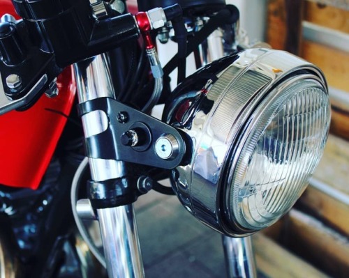 all about the detailsBlog:550moto.com . . . . #motogadget #mblazepin #550moto #fivefiftymoto #hond