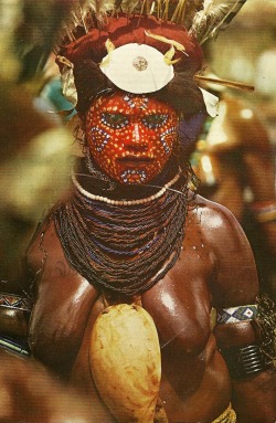 vintagenatgeographic:  New Guinean woman 