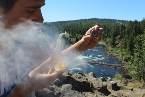 Porn photo stayhigh-laylow:  DABBING ON A CLIFF 