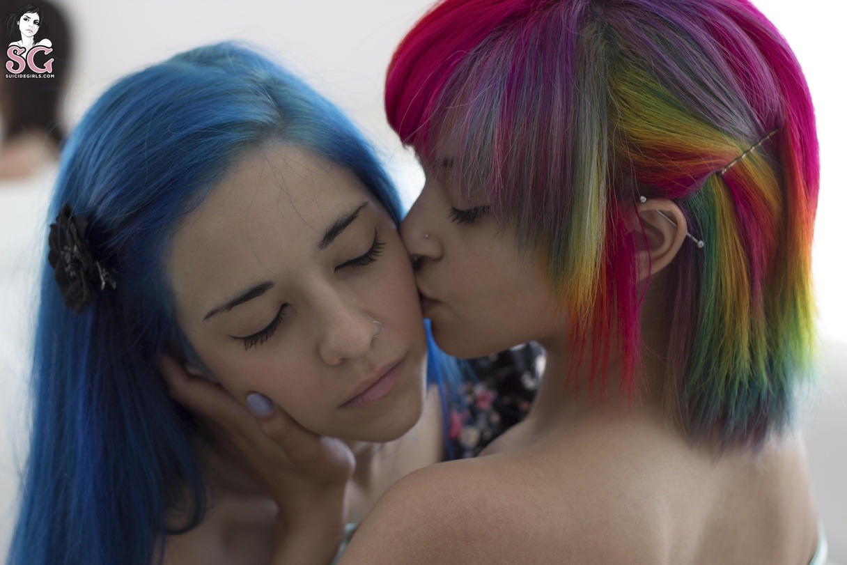 Saria &amp; Lua - Suicide Girls. ♥  Love the hair. ♥