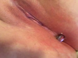dirtyne0n:  first time using my princess plug