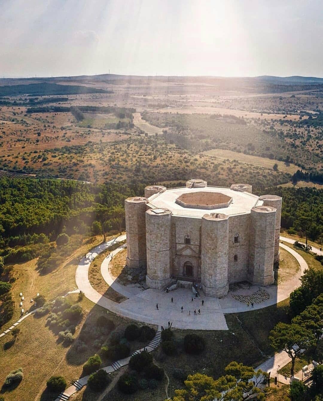 Tour To Planet The Octagonal Castle Castel Del Monte Andria