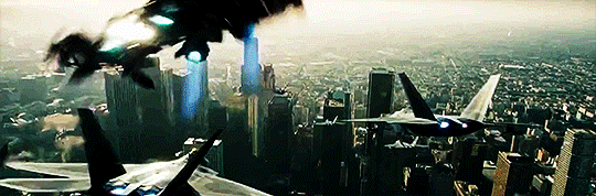 notsomajestic:  Starscream’s aerial prowess (Transformers, 2007)
