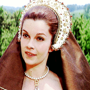 thisfalconwhite:  Power is as exciting as love, I’ve discovered. And who has more of it than the king?