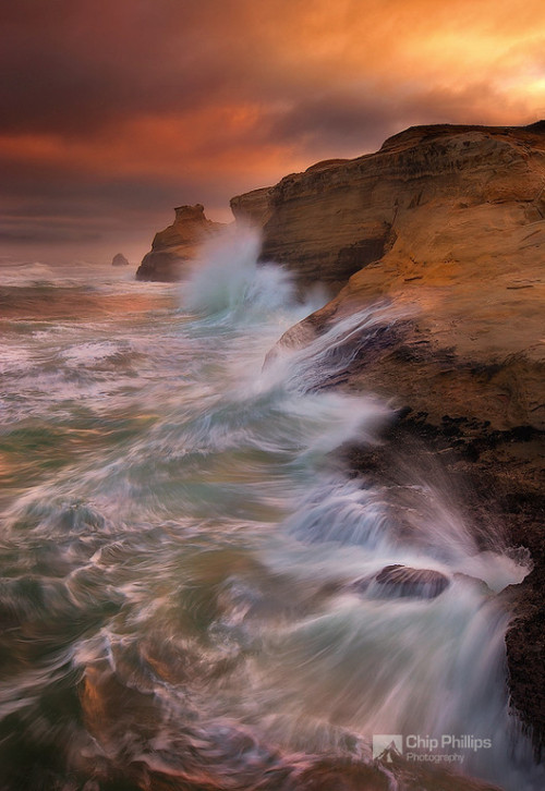 asylum-art:  Beautiful Seascapes by Chip Phillips Today we want to show you beautiful photos by Chip Phillips. Chip Phillips is a photographer based out of Spokane, Washington. He began his journey with photography in 2006 when his father gave him his