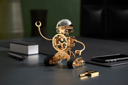 laughingsquid:  Sherman, A Cute Mechanical Robot Desk Clock