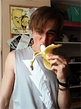 tbagsmcfly:  Tom trying to eat a banana (x) 