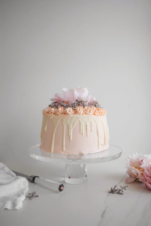 sweetoothgirl: Pink Champagne, White Chocolate and Rose Cake