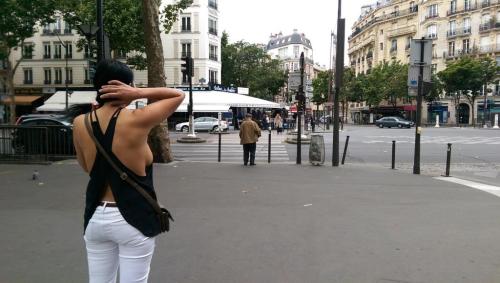 venividivici999:  Hello Paris, I’ll bring you the summer of sideboob!  Bisous, Mimi.   Look, it’s at the Paris. Ok so maybe not the Paris hotel but they post a lot of original side boobies. Check them out.