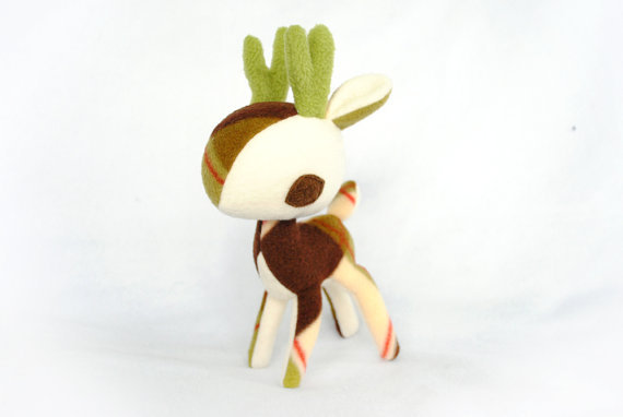 monochromenoir:  Plush Deer by pookatdinocrafts on etsy. Do not remove source.  
