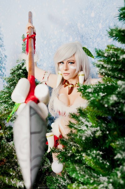 freljordashe:  league-of-legends-sexy-girls:  Nidalee Cosplay  lovely Nidalee! 