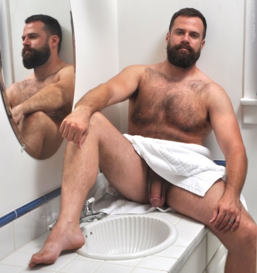 john34520:gam1069:  naked hiary men  .