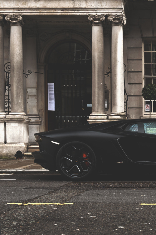supercars-photography:  Matte Black Aventador